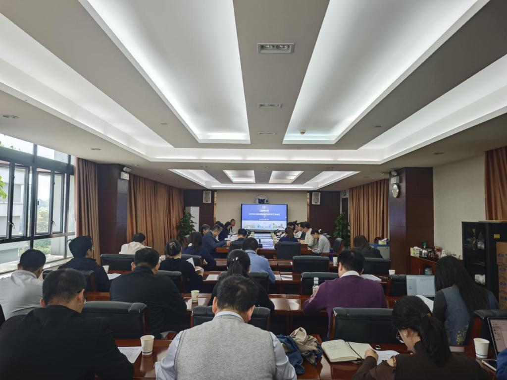 学校召开2025年大型仪器设备开放共享工作会议