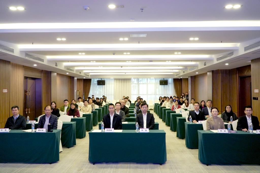 赋能医药创新，共育卓越人才——学校举办2025…